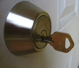 Locksmith Master Shop Kissimmee, FL 407-964-3404 - 13-Key-Broke-In-Lock